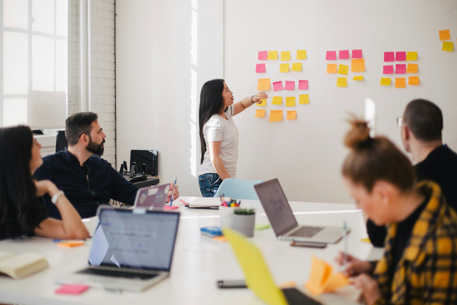 Añade automatización, agentes IA y soluciones propias cuando quieras crecer.
